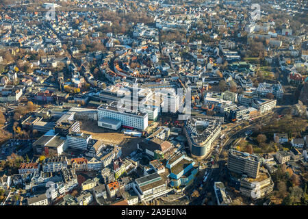 Luftaufnahmen, Rathaus Lüdenscheid, Rathausplatz, Einkaufszentrum Stern Center, Einkaufszentrum Stern, im Hintergrund Kirche der Rede Stockfoto