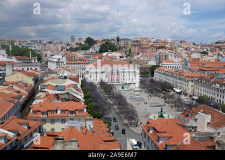 Blick auf den Aufzug Santa Justa auf dem Platz Rossio in Lissabon Stockfoto