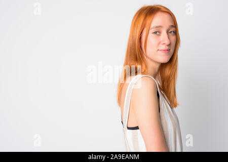 Closeup Profil anzeigen Der junge schöne rothaarige Frau an der Kamera auf der Suche Stockfoto