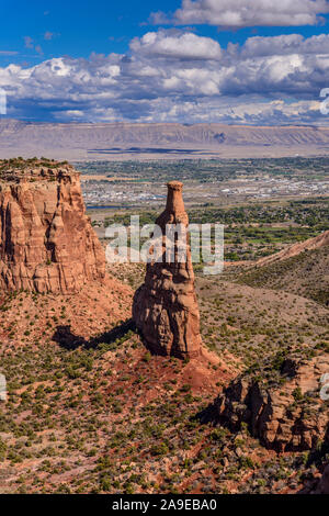 Die USA, Colorado, Colorado allgemein Denkmal, Fruita, Hochzeit Canyon mit Independence Monument Stockfoto
