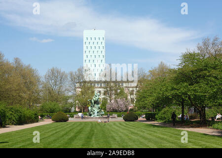 Platz der Republik, Stuhlman, Kaiserhof Hochhaus, Park vor dem Rathaus, Altona, Hamburg, Deutschland, Europa Stockfoto
