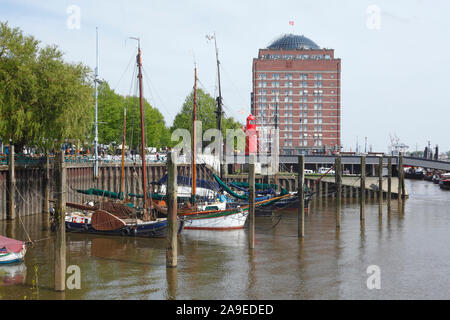 Seniorenresidenz Augustinum im Museumshafen in övelgönne an der Elbe, Neumühlen, Hamburger Hafen, Hamburg, Deutschland, Europa Stockfoto