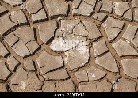 Medium close-up, getrocknet, Risse im Boden, Ansicht von oben, Stockfoto