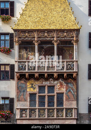 Goldenes Dachl, herrliche 15. Jahrhundert spätgotischen Erker mit vergoldetem Dach, Altstadt von Innsbruck, Tirol, Österreich, Europa Stockfoto