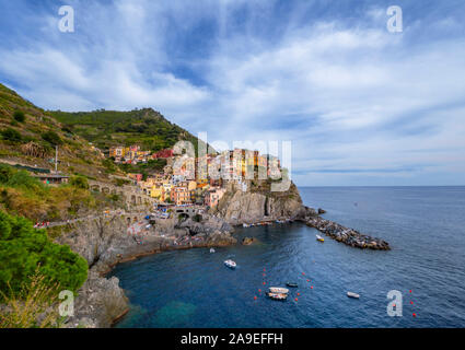 Blick auf den Hafen und bunten Häusern, Manarola, Cinque Terre, La Spezia, Ligurien, Italien, Europa Stockfoto