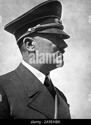 Eva Braun Sammlung (trinaest) - Adolf Hitler auf der Suche nach rechts Ca. 1930s oder 1940s Stockfoto