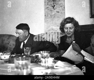 Eva Braun Sammlung (dvadvadaset) - Candid Foto von Adolf Hitler Ca. 1930s oder 1940s Stockfoto