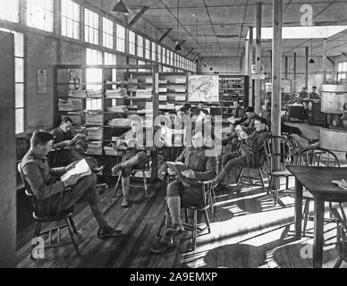 1918 - Bibliotheken - Alabama durch Iowa - Bibliothek, Alkoven, Camp Gordon, Georgien Stockfoto