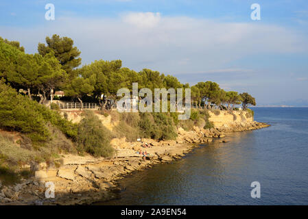 Anse du Petit Nid Sausset-les-Pins an die blaue Küste, La Côte Bleue oder das Mittelmeer Küste der Provence Frankreich Stockfoto