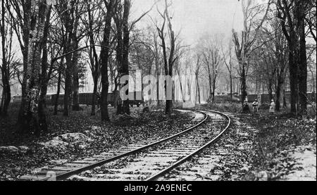 Waffenstillstand - Alliierten und deutschen Delegierten in Compiegne Holz kommen nach den Bedingungen des Waffenstillstandes diskutieren. Das erste Foto der eigentlichen Konferenz der Alliierten und deutschen Bevollmächtigten in der Compiegne Wald, wo die vorläufigen Bedingungen des Waffenstillstandes erörtert wurden Stockfoto