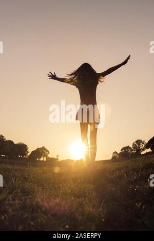 Tanz im Sonnenlicht. Stockfoto