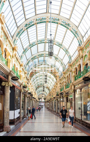 Viktorianische Grafschaft Arcade Innenraum, Victoria Quarter, Leeds, West Yorkshire, England, Großbritannien Stockfoto