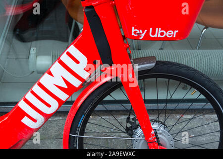 Close-up Uber electric Pedal - JUMP bike unterstützen, London, UK Stockfoto