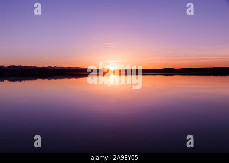 Sonnenuntergang am See Stockfoto