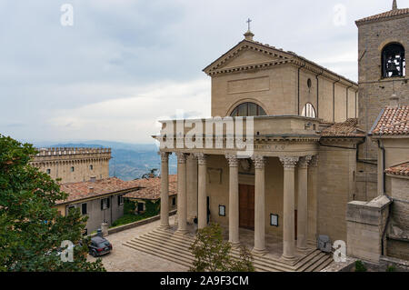 San Marino, San Marino - 29. September 2013: Basilika di San Marino an der Außenseite. Katholische Kirche von San Marino Stockfoto