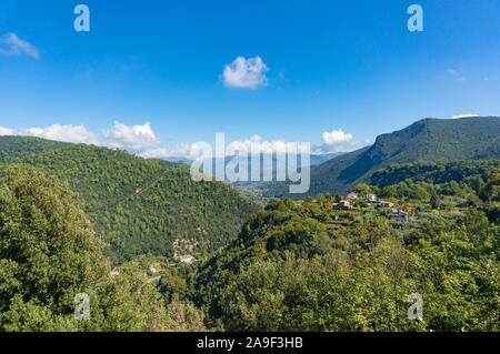 Luftaufnahme von Landschaft Landschaft mit kleinen Dorf Stockfoto