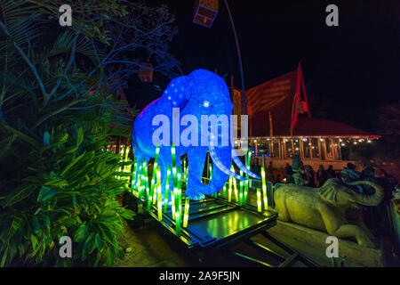 Sydney, Australien - 11. Juni 2016: Vivid Sydney Taronga Zoo. Licht Skulpturen der Tiere an den berühmten Sydney Touristenattraktion Taronga Zoo Stockfoto