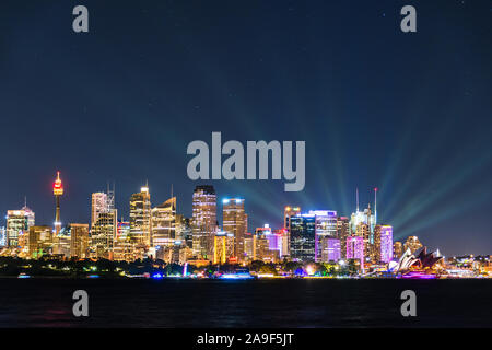 Sydney, Australien - 11. Juni 2016: Sydney Skyline bei Nacht bei Vivid Sydney light Festival Stockfoto