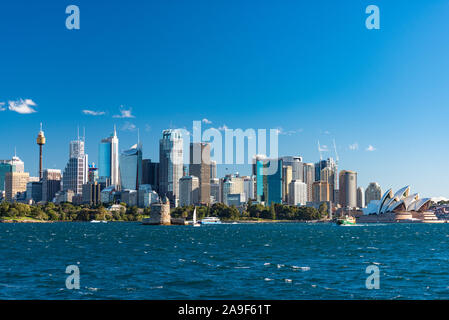 Sydney, Australien - 23. Juli 2016: Sydney CBD Stadtbild mit dem berühmten Sydney Opera House in Sydney Harbour Stockfoto