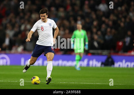 London, Großbritannien. 14 Nov, 2019. Harry Maguire von England in Aktion. UEFA Euro nähere Bestimmung 2020, Gruppe A Match, England v Montenegro im Wembley Stadion in London am Donnerstag, den 14. November 2019. EDITORIAL NUR VERWENDEN. Dieses Bild dürfen nur für redaktionelle Zwecke verwendet werden. Nur die redaktionelle Nutzung, eine Lizenz für die gewerbliche Nutzung erforderlich. Keine Verwendung in Wetten, Spiele oder einer einzelnen Verein/Liga/player Publikationen pic von Andrew Obstgarten/Andrew Orchard sport Fotografie/Alamy Live news Credit: Andrew Orchard sport Fotografie/Alamy leben Nachrichten Stockfoto