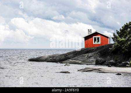 Rotes Haus auf der Ostsee Küste Stockfoto