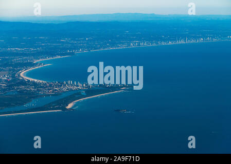 Luftaufnahme der Grenze zwischen den Bundesstaaten New South Wales und Qweensland mit Blick auf Coolangatta Gold Coast, Australien Stockfoto