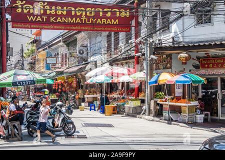 Bangkok, Thailand - 25. September 2018: Eingang zum Wat Kanmatuyaram in Chinatown, Dies ist eine von mehreren buddhistischen Tempel in der Gegend. Stockfoto