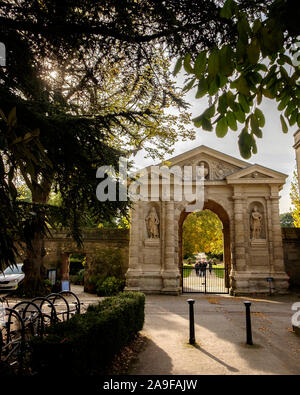 Der torbogen Eingang zu Oxford Botanic Garden Stockfoto