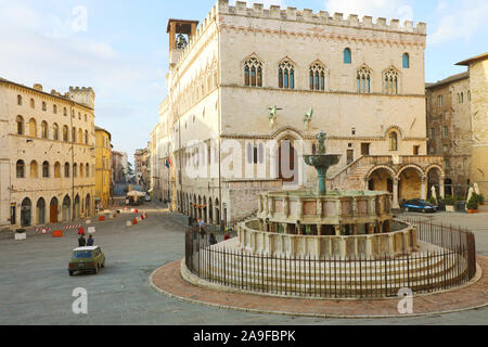 PERUGIA, ITALIEN, 29. SEPTEMBER 2019: Panoramablick auf Piazza IV Novembre Square in Perugia Altstadt mit mittelalterlichen Palazzo dei Priori Stadt ha Stockfoto