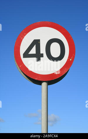 40 mph Geschwindigkeitsbegrenzung am Straßenrand Warnschild Vereinigtes Königreich Stockfoto