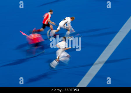 Borussia Mönchengladbach, Deutschland. 02 Nov, 2019. Funktion, Spiel, Aktion, verschwommen, dynamische, Niklas WELLEN (GER) auf dem Ball, Deutschland (GER) Österreich (AUT) 5:0 am 02/11/2019 Hockey Olympia Qualifikation der Männer vom 02.11. - 3.11.2019 in Borussia Mönchengladbach/Deutschland. € | Nutzung der weltweiten Kredit: dpa/Alamy leben Nachrichten Stockfoto