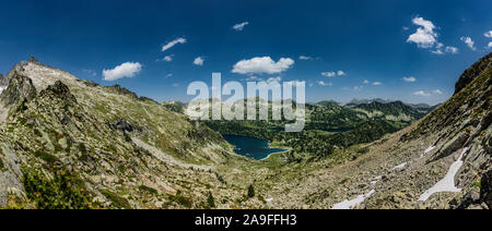 Lac d'Aubert und Lac d'Aumar, im Massif du Naturschutzgebiet Néouvielle im Nationalpark der Pyrenäen Stockfoto