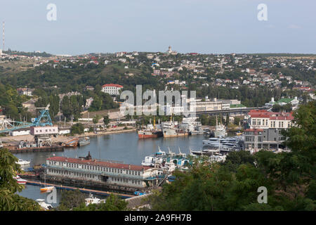 Sewastopol, Krim, Russland - Juli 24, 2019: South Bay und den Hafen Sewastopol, Krim Stockfoto