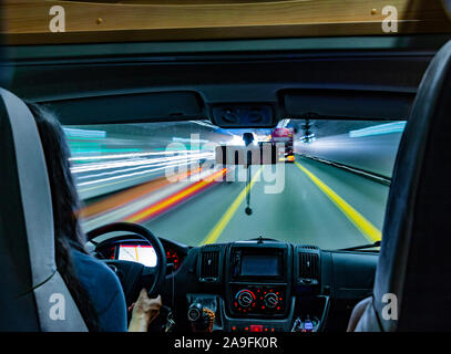 Camper cab in einer Straße tunnel Stockfoto