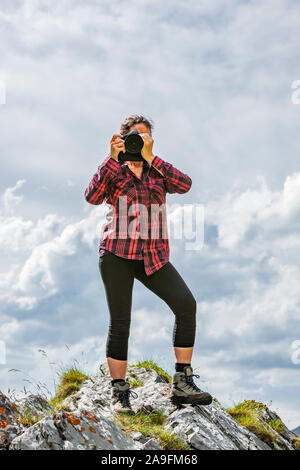 Fotograf auf einem Berg Stockfoto