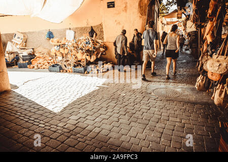 Traditionelle Straße Stände der Souk von Marrakesch Stockfoto