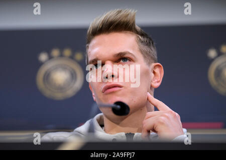 Düsseldorf, Deutschland. 15 Nov, 2019. Matthias Ginter (Deutschland). GES/Fussball/EM-Qualifikation: Pressekonferenz der deutschen Nationalmannschaft in Düsseldorf, 15.11.2019 Fußball: Europäische Qualifier: Pressekonferenz der deutschen Nationalmannschaft, Düsseldorf, November 15, 2019 | Verwendung der weltweiten Kredit: dpa/Alamy leben Nachrichten Stockfoto