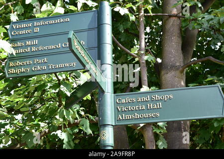 Touristische Beschilderung, Saltaire Village, West Yorkshire Stockfoto