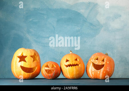 Halloween Kürbisse auf Holz- Hintergrund. Platz für Text Stockfoto