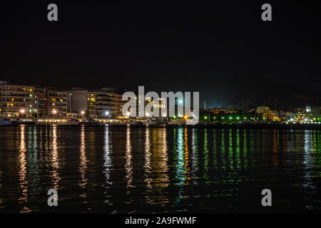 Schöne Nacht Blick auf die Stadt Volos, Griechenland Stockfoto