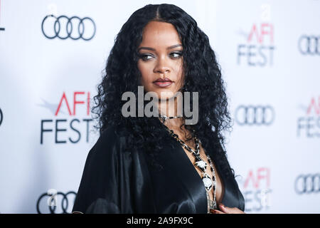 Hollywood, Vereinigte Staaten. 14 Nov, 2019. HOLLYWOOD, LOS ANGELES, Kalifornien, USA - 14. NOVEMBER: Sängerin Rihanna trägt einen John Galliano abend Mantel von William Vintage zusammen mit einer Halskette und Ohrringe von David Webb bei der AFI FEST 2019 - Opening Night Gala Premiere von Universal Pictures'' Queen und Slim' an der TCL Chinese Theater IMAX am 14. November 2019 in Hollywood, Los Angeles, Kalifornien, USA ankommt. (Foto von Xavier Collin/Image Press Agency) Quelle: Bild Presse Agentur/Alamy leben Nachrichten Stockfoto