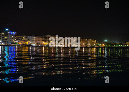 Schöne Nacht Blick auf die Stadt Volos, Griechenland Stockfoto