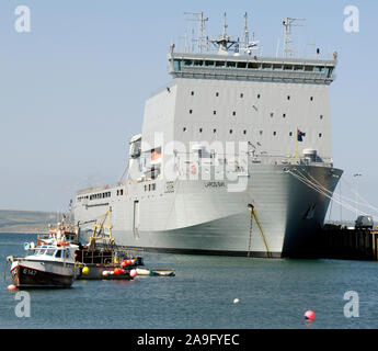 Flotte AUX L 3006 Largs Bay (Bay Klasse dock Landung Schiff) in Portland, Dorset, England, UK. Stockfoto