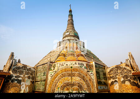 Die Werawsana Jade Pagode, Amarapura, Mandalay, Myanmar. Stockfoto