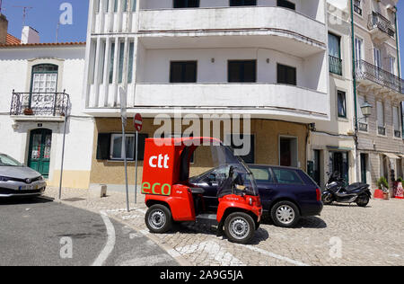 Eine rote Paxster elektrische Post Fahrzeug Der portugiesischen Postdienst CTT Correios de Portugal in Cascais Portugal Stockfoto