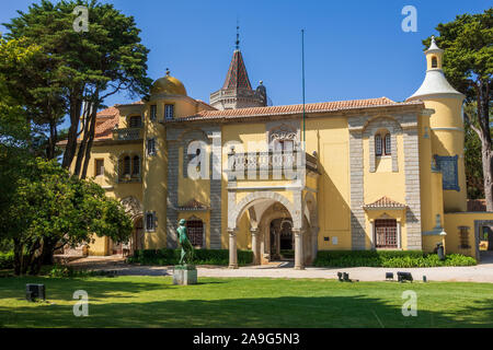 Das Museu Condes de Castro Guimarães, ursprünglich als der Torre de S. Sebastião, Saint Sebastian Turm in Cascais Portugal bekannt Stockfoto