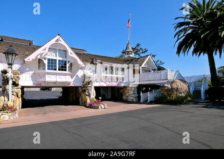 Skurrile Kisch Hotel Madonna Inn am Highway 1, Kalifornien, USA Stockfoto