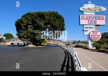 Skurrile Kisch Hotel Madonna Inn am Highway 1, Kalifornien, USA Stockfoto