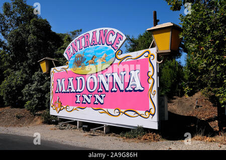 Skurrile Kisch Hotel Madonna Inn am Highway 1, Kalifornien, USA Stockfoto