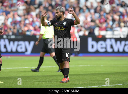 Ziel Sergio Agüero von Manchester City Kerben vom Elfmeterpunkt während der West Ham vs Manchester City Premier League Match an der London Stadion S Stockfoto